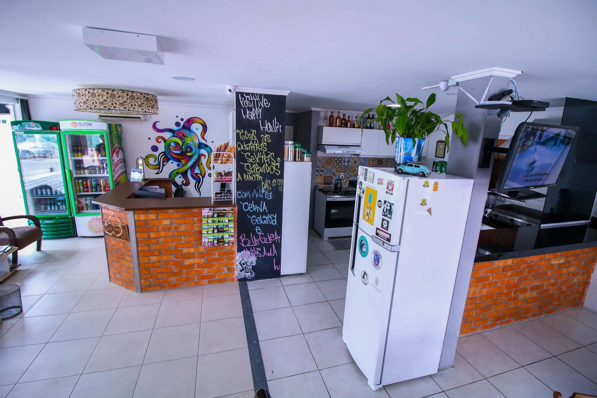 Positive Hostel Balneário Camboriú Exteriör bild