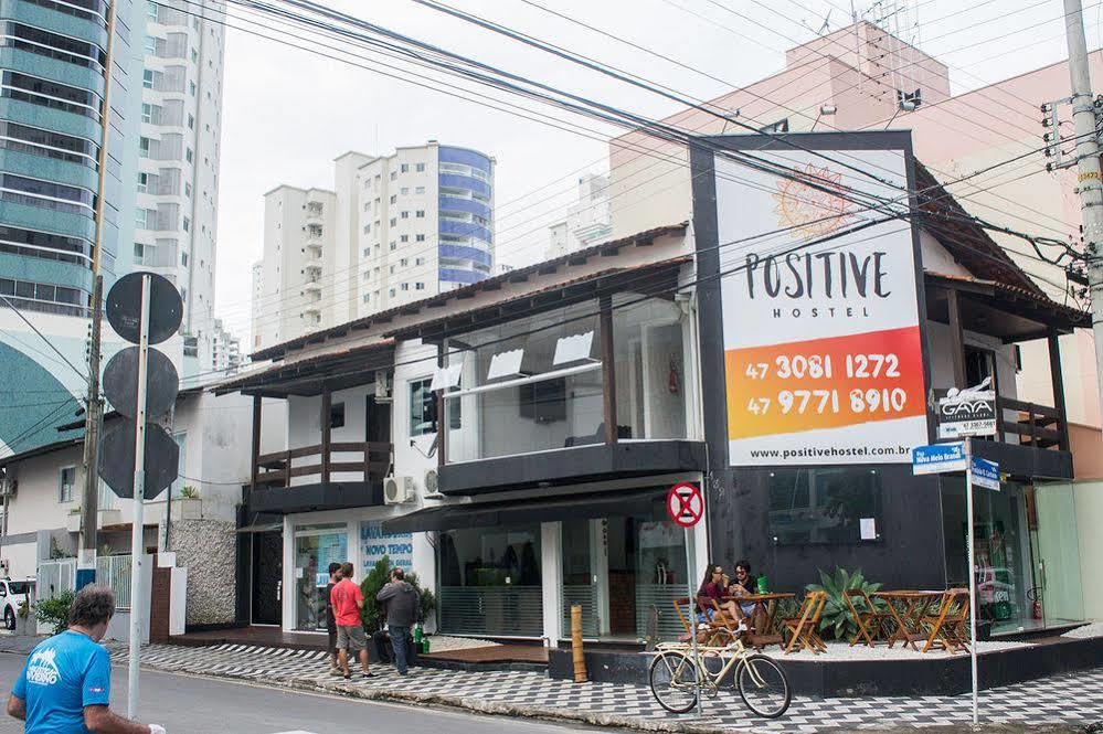 Positive Hostel Balneário Camboriú Exteriör bild